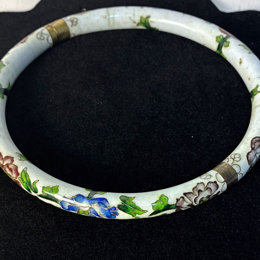White Enamel Cloisonne Floral Round Necklace Multicolor vintage